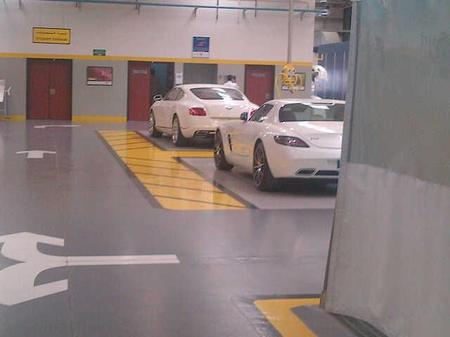 Cảnh sát Dubai sắp có thêm siêu xe SLS AMG và Continental GT 4