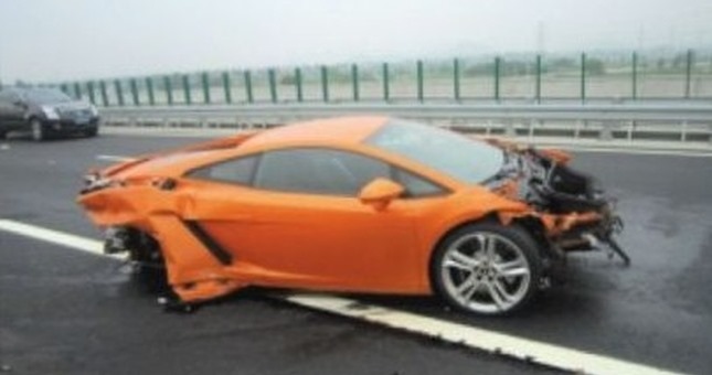 Lamborghini Gallardo bị phá nát trong buổi lái thử 1