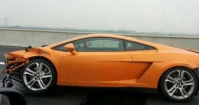 Lamborghini Gallardo bị phá nát trong buổi lái thử 2