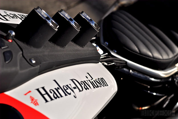 Harley-Davidson Cross Bones – Gã khổng lồ dữ tợn 4