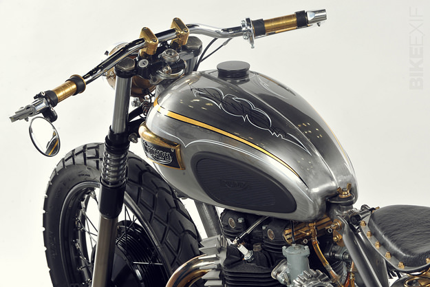 T120 Bonneville – Trần trụi dưới ánh trăng lạnh 5