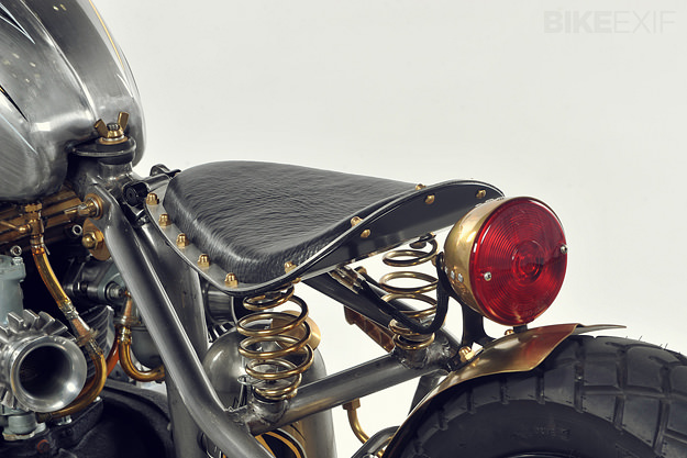 T120 Bonneville – Trần trụi dưới ánh trăng lạnh 6
