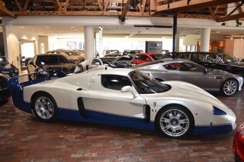 Rao bán hàng hiếm Maserati MC12 với giá 1,6 triệu USD 6
