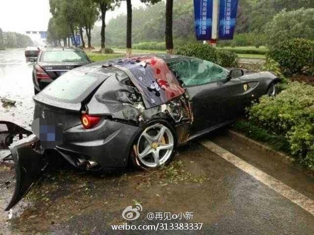 Thêm một siêu xe gặp nạn tại Trung Quốc 1