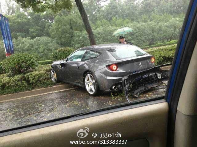 Thêm một siêu xe gặp nạn tại Trung Quốc 2