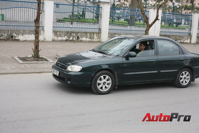 Kia Spectra Giá hơn 200 triệu khó chọn xe ngon