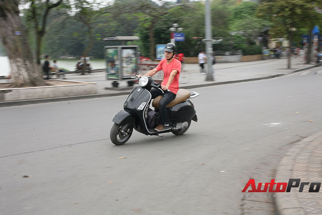 Vespa GTS Giá đèo sau đen  Motoplex Hanoi