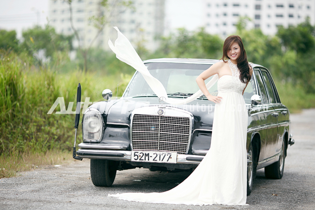 Cô dâu tinh khôi bên "tình già" Mercedes 280SE  1