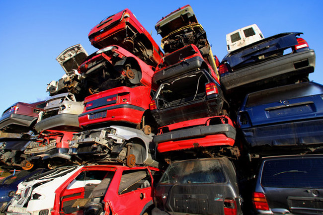 Sau bão Sandy, hơn 15 ngàn xe mới tinh sẽ bị ép thành rác 1