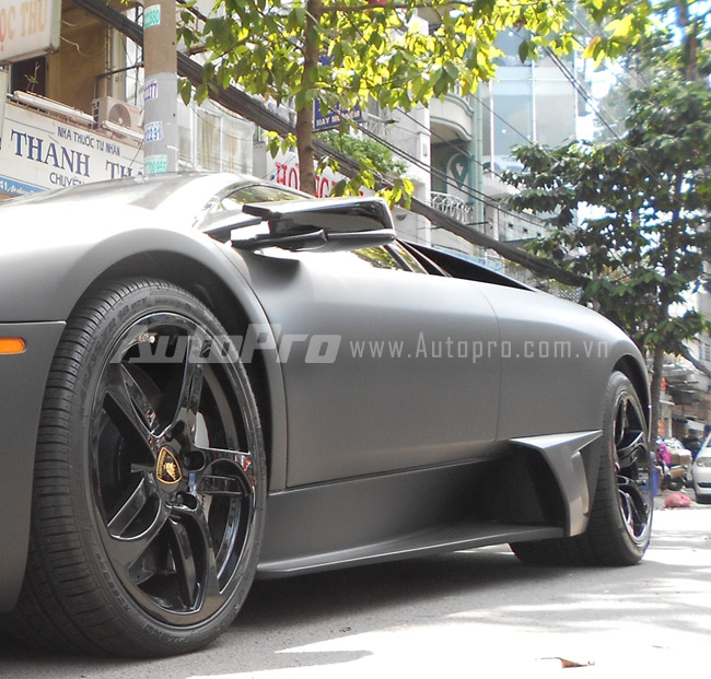 Chiếc Lamborghini Murciélago LP640 đầu tiên ở Việt Nam nằm dài chờ bán 7