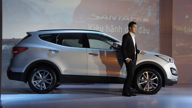 Hyundai Santa Fe 2013 chính thức bán tại Việt Nam, giá từ 1,299 tỉ đồng 1