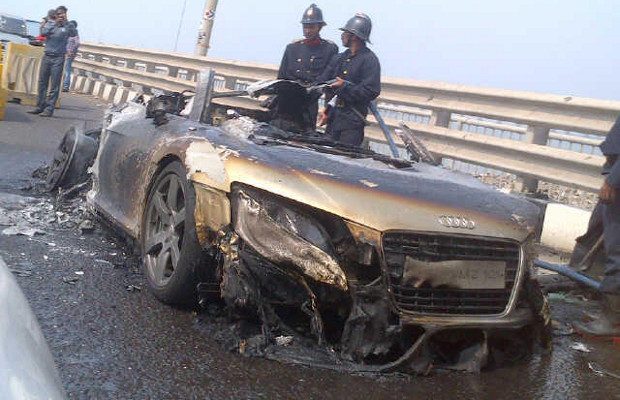 Audi R8 bốc cháy ngùn ngụt tại triển lãm siêu xe 3 Audi R8 bốc cháy ngùn ngụt tại triển lãm siêu xe 3