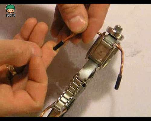 Từ A-Z để biến đồng hồ cũ thành xe máy mô hình cực chất 21 Từ A-Z để biến đồng hồ cũ thành xe máy mô hình cực chất 21