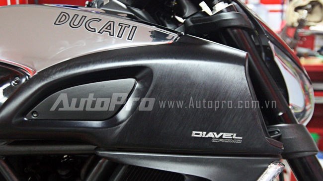 Tuấn Hưng sắm xế khủng Ducati Diavel Cromo 4