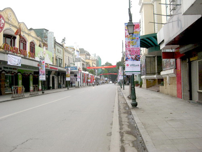 Đường phố Hà Nội vắng lặng vào dịp Tết Dương lịch 2