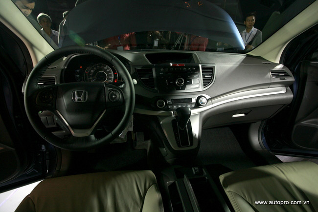 Honda Việt Nam đã có hơn 300 đơn đặt hàng CR-V 2013 trong ngày ra mắt 8