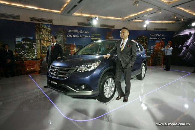 Honda Việt Nam đã có hơn 300 đơn đặt hàng CR-V 2013 trong ngày ra mắt 12