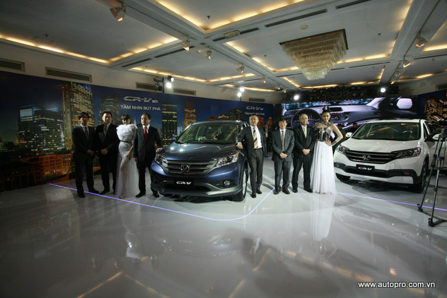 Honda Việt Nam đã có hơn 300 đơn đặt hàng CR-V 2013 trong ngày ra mắt 13