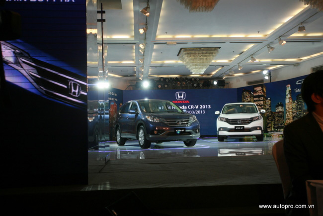 Honda Việt Nam đã có hơn 300 đơn đặt hàng CR-V 2013 trong ngày ra mắt 14