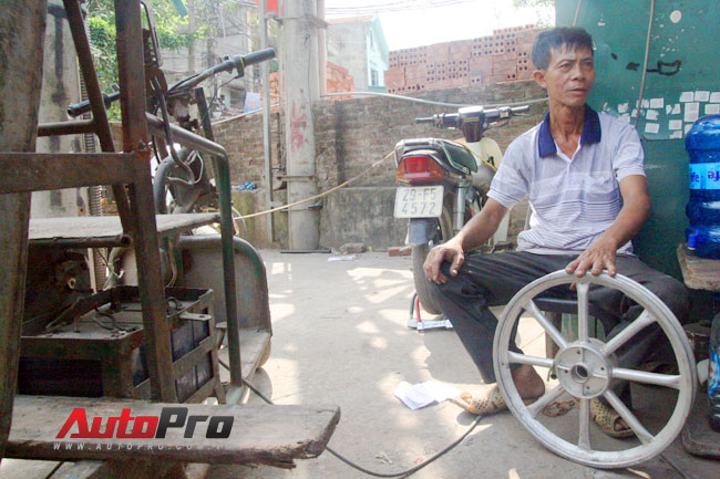 Công nhân Việt tự chế xe chở rác lạ, độc 2