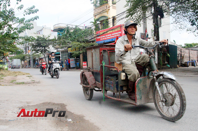 Công nhân Việt tự chế xe chở rác lạ, độc 3