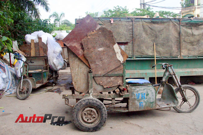 Công nhân Việt tự chế xe chở rác lạ, độc 8