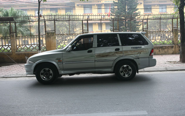 Ssangyong Musso 2002 Mercedes Hàn với giá 200 triệu