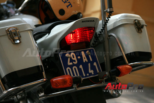 CSGT Hà Nội "hoành tráng" với Honda CBX 250 Twister 4
