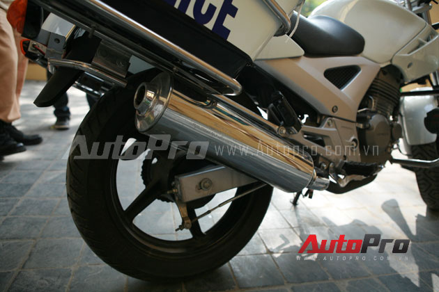 CSGT Hà Nội "hoành tráng" với Honda CBX 250 Twister 10