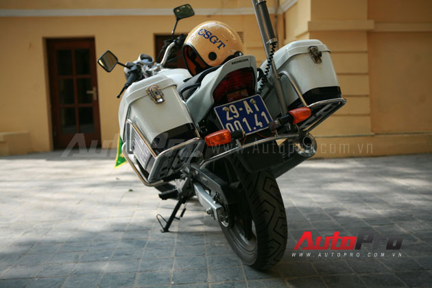 CSGT Hà Nội "hoành tráng" với Honda CBX 250 Twister 3