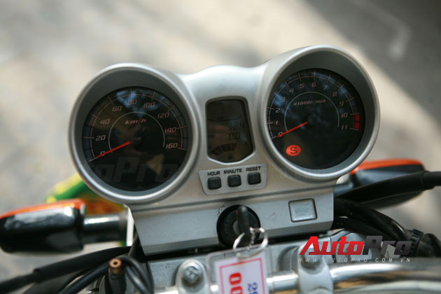 CSGT Hà Nội "hoành tráng" với Honda CBX 250 Twister 9