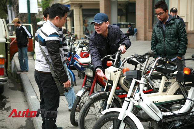 Moped Hà Nội: Hoài niệm bên chiếc xe nhả khói 5