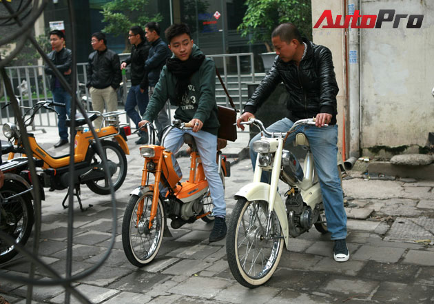 Moped Hà Nội: Hoài niệm bên chiếc xe nhả khói 4 Moped Hà Nội: Hoài niệm bên chiếc xe nhả khói 4