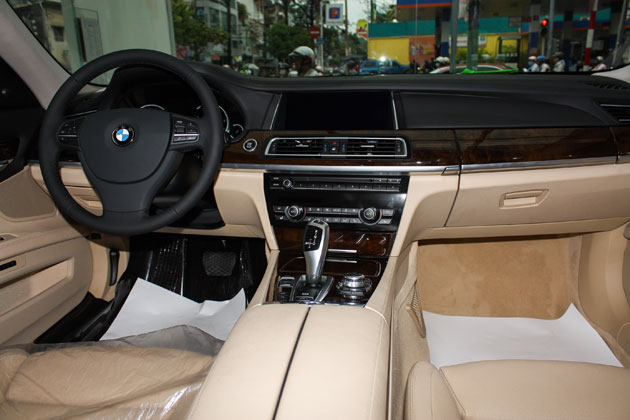 BMW Series 7 2013: Xe sang cũng tiết kiệm nhiên liệu 7