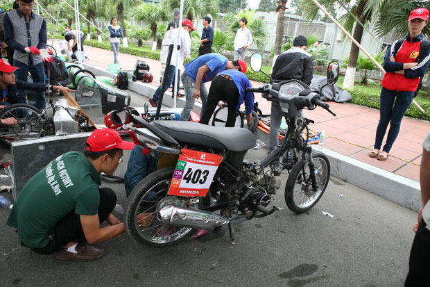 Người Việt chế xe chạy 1.000 km với 1 lít xăng 2