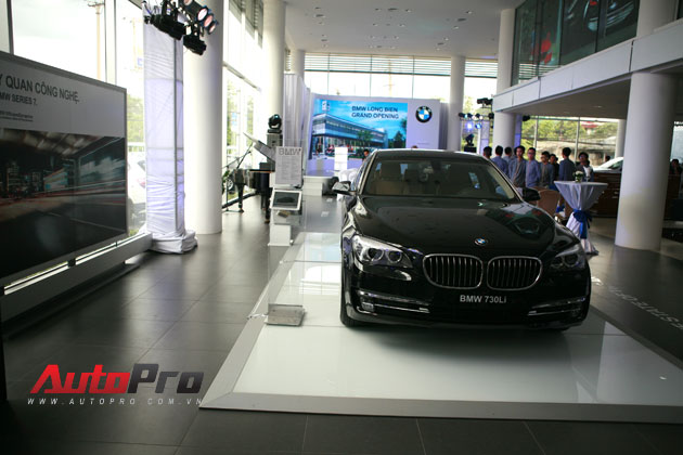 BMW khai trương showroom 4S đầu tiên tại Hà Nội 5 BMW khai trương showroom 4S đầu tiên tại Hà Nội 5