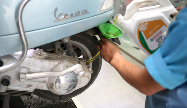 Thay dầu cho xe Vespa: Những điều ít người biết 4