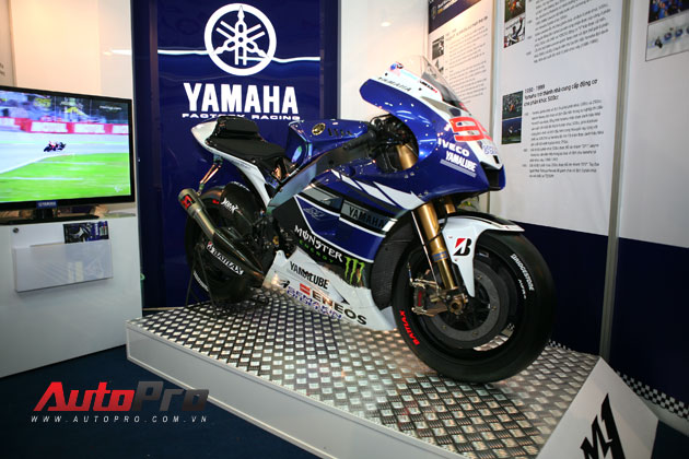 Xe đua 6 lần vô địch thế giới Yamaha YZR-M1 xuất hiện tại Hà Nội 9