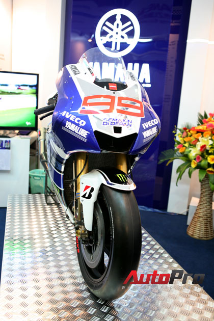 Xe đua 6 lần vô địch thế giới Yamaha YZR-M1 xuất hiện tại Hà Nội 10