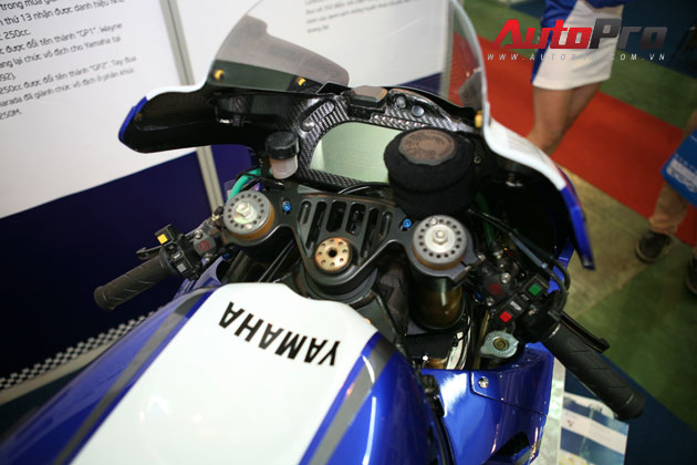 Xe đua 6 lần vô địch thế giới Yamaha YZR-M1 xuất hiện tại Hà Nội 2