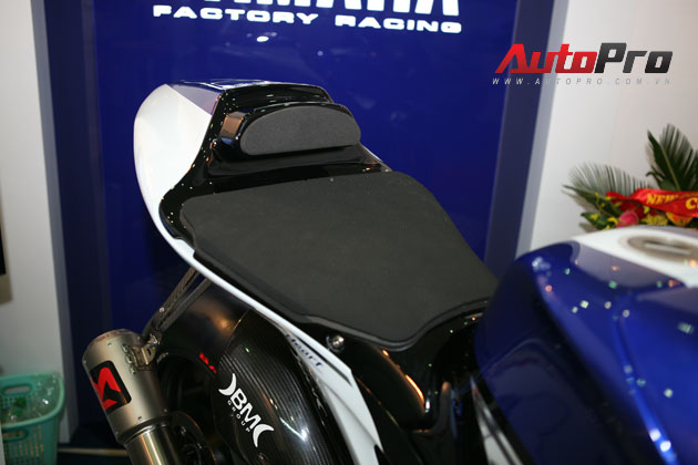 Xe đua 6 lần vô địch thế giới Yamaha YZR-M1 xuất hiện tại Hà Nội 7