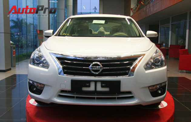 Nissan Teana 2013 màu trắng đầu tiên xuất hiện với giá 1,4 tỷ đồng 1