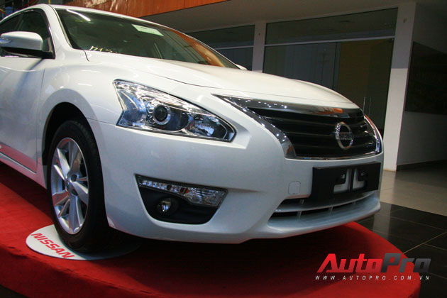 Nissan Teana 2013 màu trắng đầu tiên xuất hiện với giá 1,4 tỷ đồng 4