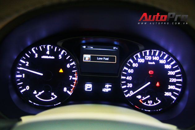 Nissan Teana 2013 màu trắng đầu tiên xuất hiện với giá 1,4 tỷ đồng 11