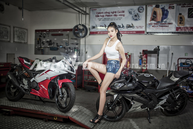 Siêu mẫu Việt khoe eo thon, chân dài bên Yamaha R15 4