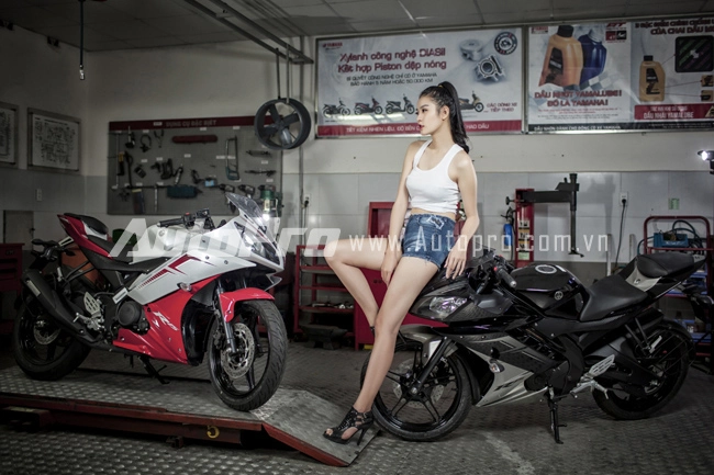 Siêu mẫu Việt khoe eo thon, chân dài bên Yamaha R15 5