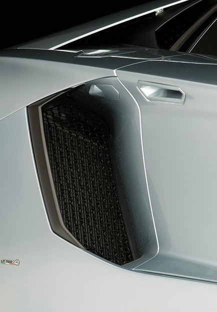 Video: Quá trình mở mui siêu xe Aventador LP700-4 Roadster 24