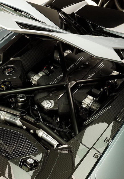 Video: Quá trình mở mui siêu xe Aventador LP700-4 Roadster 25
