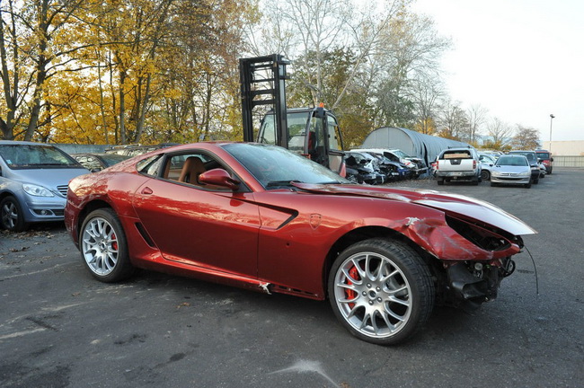 Rao bán Ferrari 599 GTB nát đầu của Cristiano Ronaldo 4