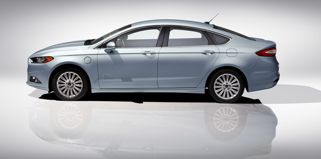 Ford Fusion Energi có giá từ 39.495 USD 3